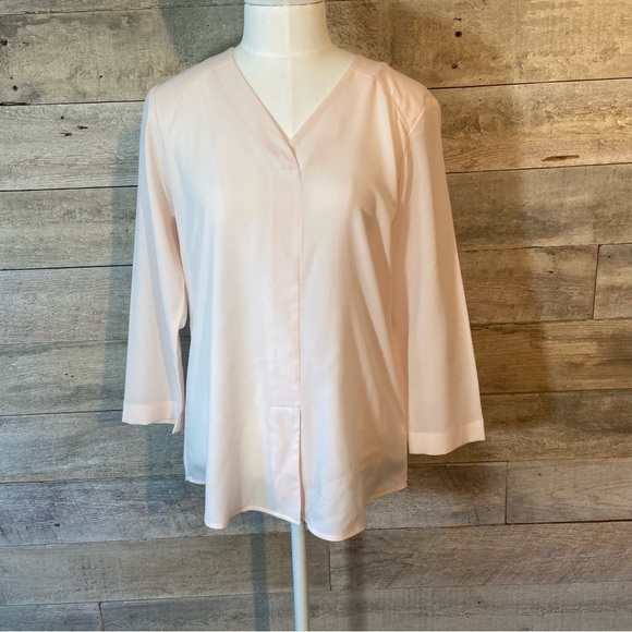 🛍️3/$30 Van Heusen women’s blush coloured flowy blouse  in size x-small - Picture 1 of 7